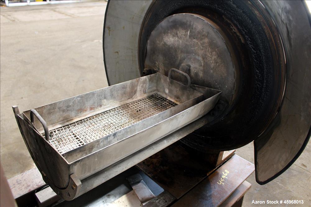 Used Beringer Jet Cleaner, Model JPC 1724. Approximately 17" Diameter x 24" long horizontal chamber. Roll out parts tray. Maximum operating temperature 950 degrees F. Maximum operating pressure 0 psi...