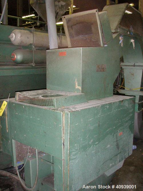 Used Uniloy Model 350R3 6 Head Blow Molder, new 1988. 6 heads are set on 8" centers, has Maaco 8000 programmable control and includes 6 tie bar platen with (2) sections each with 28.5" wide X 16" top...