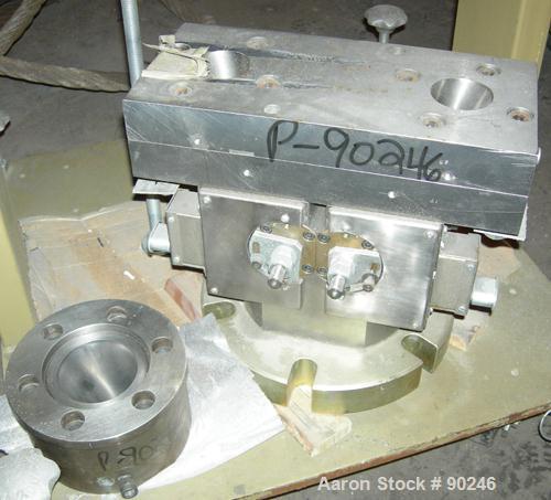 Used Dual Manifold Adapter. Last used on a 92 mm twin screw extruder.