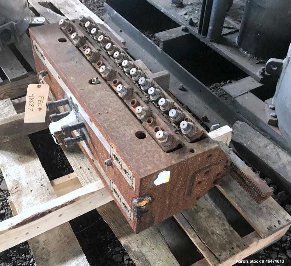 Used 29" wide flex lip sheet die, back center feed, dual R bars, removable lower lip, with manual decklling, serial# 89556/700/L5-CR.