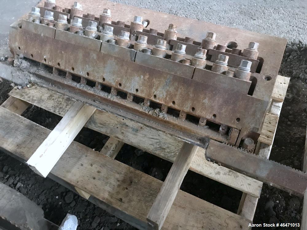 Used 29" wide flex lip sheet die, back center feed, dual R bars, removable lower lip, with manual decklling, serial# 89556/700/L5-CR.