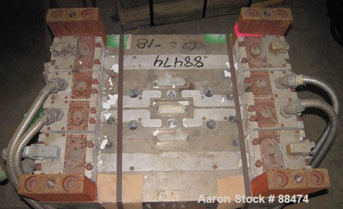 Used Cloeren 20" Wide Manual Adjustable Flex Lip Die.