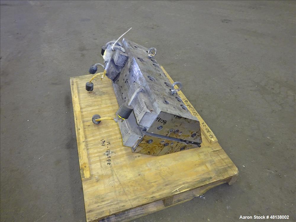 Used EDI 30" Ultraflex HM75 Sheet Die. Back center feed.Rectangular feed good f