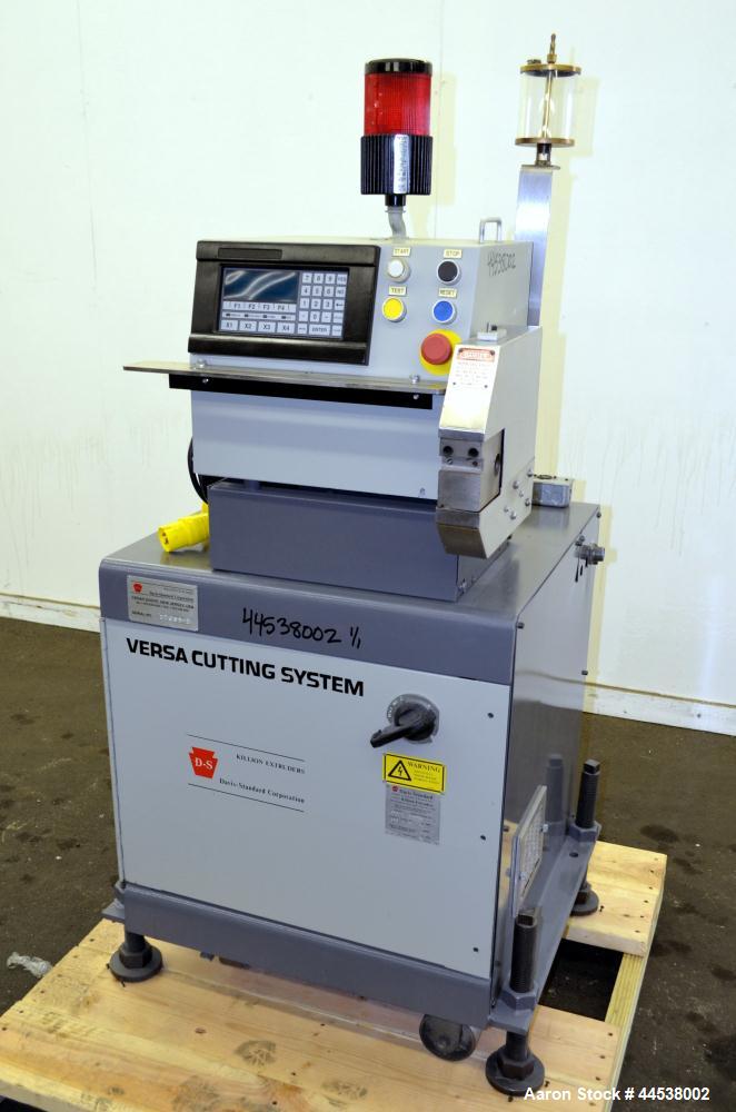 Used Davis Standard Versa Cutter.Model H-4075-R-H00AA Approximate 1" capacity.  Includes a 1-1/4" diameter chuck.  Driven by a 90 in-lb Reliance servo motor.  Operator interface. Mounted on adjustabl...