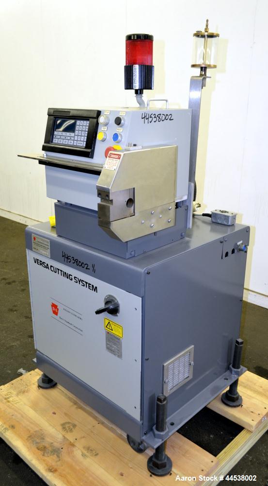 Used Davis Standard Versa Cutter.Model H-4075-R-H00AA Approximate 1" capacity.  Includes a 1-1/4" diameter chuck.  Driven by a 90 in-lb Reliance servo motor.  Operator interface. Mounted on adjustabl...