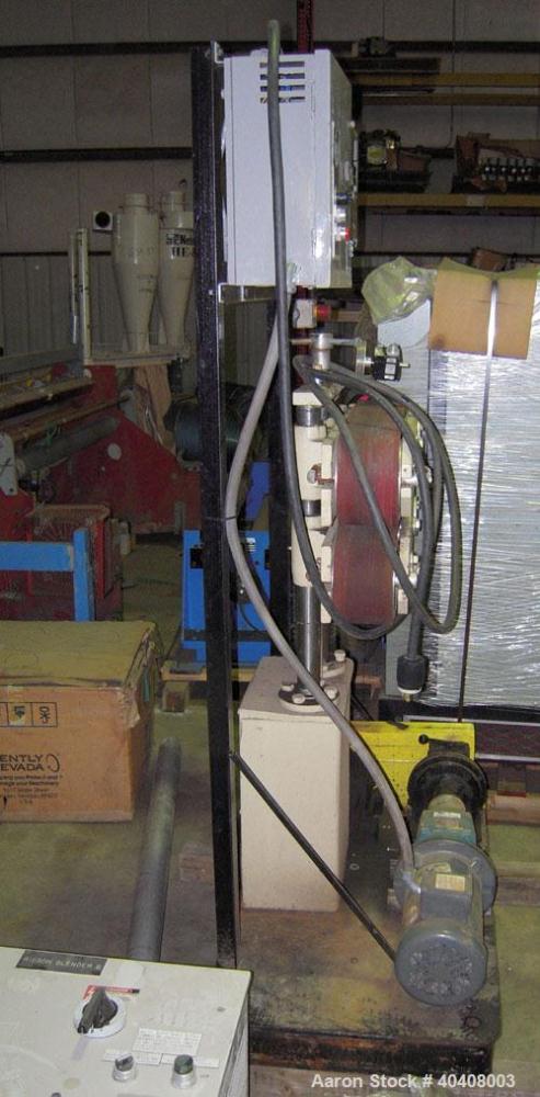 Used Farris model C550VT belt puller having two approximately 4" wide belts with 21" of contact length. Belts are driven by an approximate 1 hp AC motor with an inverter thru a multiple speed gearbox...