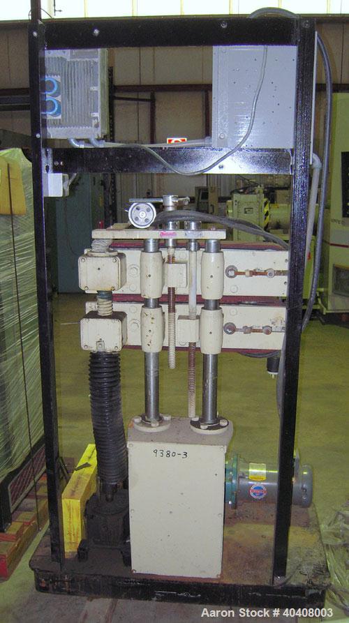 Used Farris model C550VT belt puller having two approximately 4" wide belts with 21" of contact length. Belts are driven by an approximate 1 hp AC motor with an inverter thru a multiple speed gearbox...