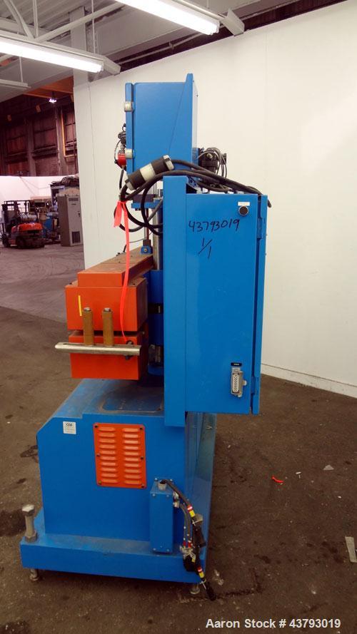 Used CDS Custom Downstream Systems Profile Puller, Model CBH-40-6V. 6" Wide x 40" long solid rubber belt. Speed range 3.4-113 feet per minute.3/60/460 volt, 6 amps. Very little use.