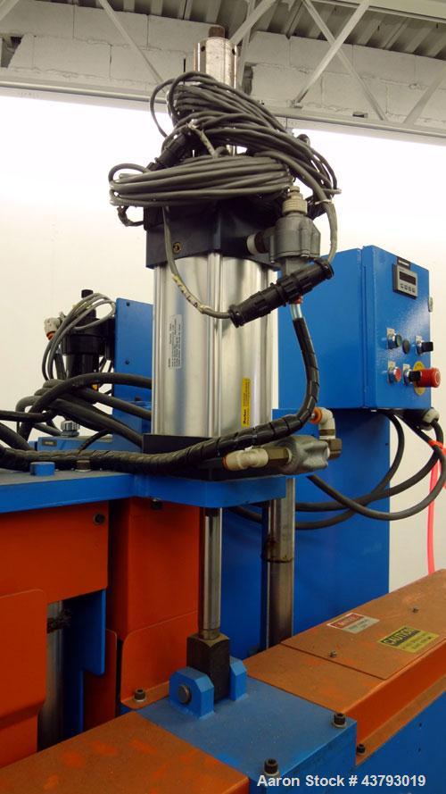 Used CDS Custom Downstream Systems Profile Puller, Model CBH-40-6V. 6" Wide x 40" long solid rubber belt. Speed range 3.4-113 feet per minute.3/60/460 volt, 6 amps. Very little use.