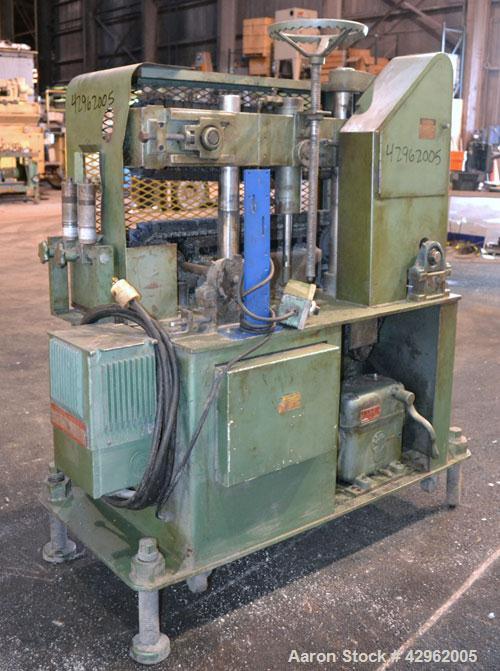 Used Gatto Cat-A-Puller, Model 207-3PC. (2) 3 Wide x 28 long contact cleated rubber belts. Manually adjustable 5 belt opening. Belt speed 1/2-60 feet per minute. Driven by a 3hp, 180 volt DC motor th...