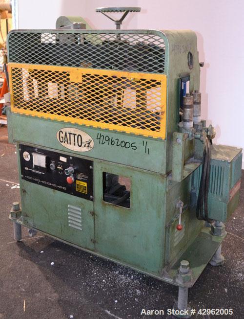 Used Gatto Cat-A-Puller, Model 207-3PC. (2) 3 Wide x 28 long contact cleated rubber belts. Manually adjustable 5 belt opening. Belt speed 1/2-60 feet per minute. Driven by a 3hp, 180 volt DC motor th...