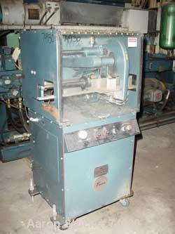 USED: Farris universal automatic travelling saw, model R31/2.12" diameter blade, pneumatically operated downstroke and carriagespeed. Blade driven by an approx 3/4 hp motor.