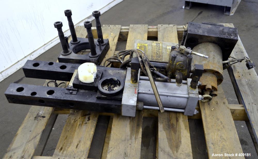 Used Beringer 3.5" Vertical Hydraulic Screen Changer. No power pack.