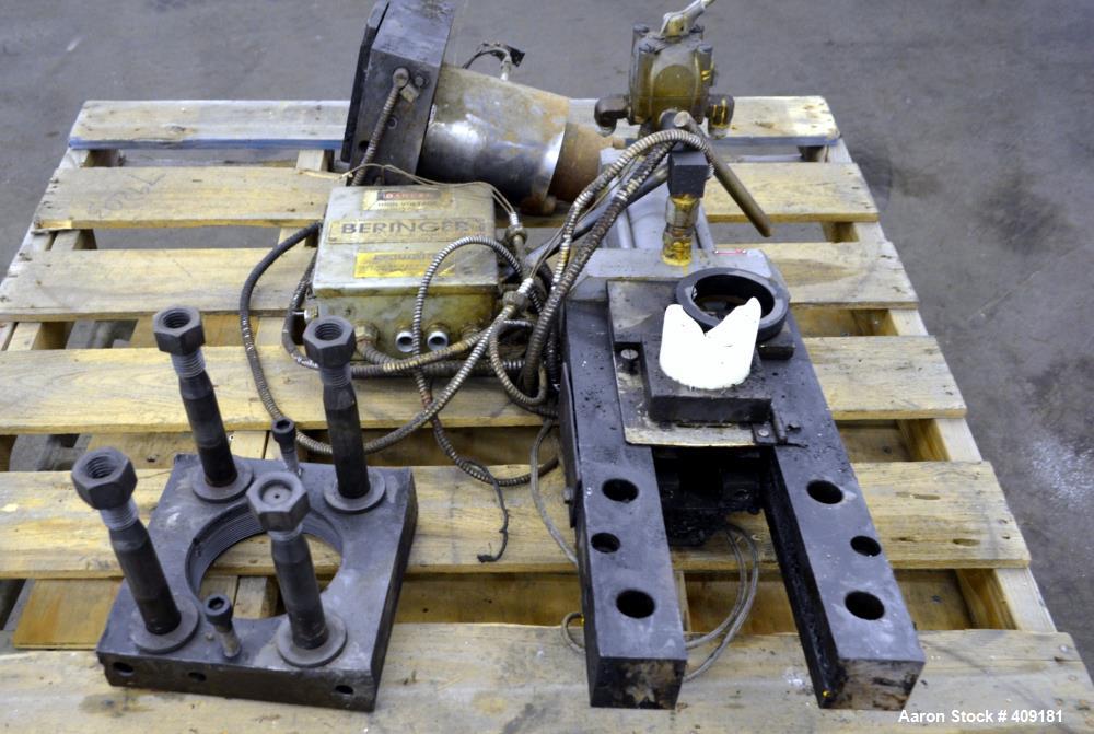 Used Beringer 3.5" Vertical Hydraulic Screen Changer. No power pack.