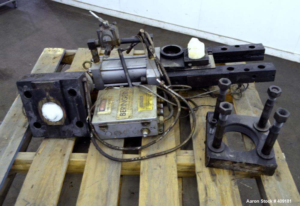 Used Beringer 3.5" Vertical Hydraulic Screen Changer. No power pack.