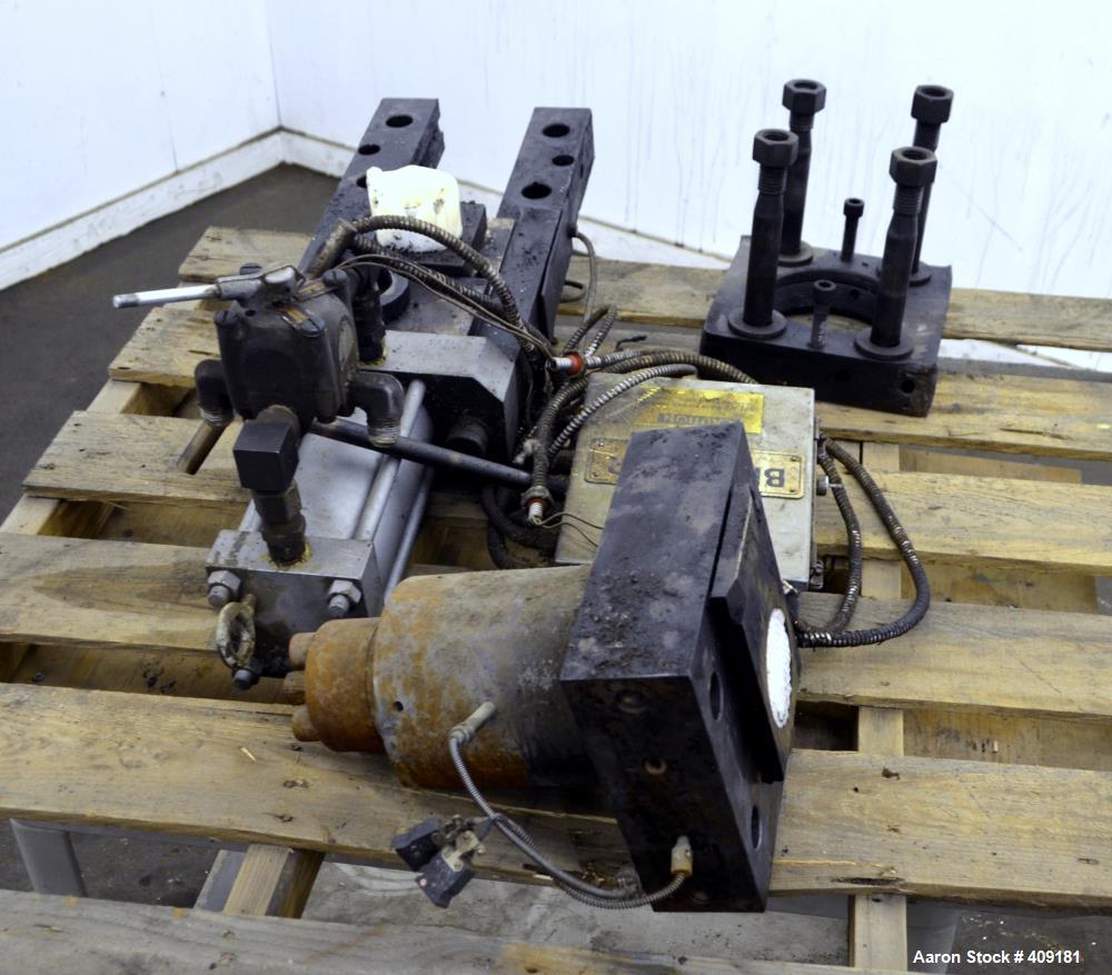 Used Beringer 3.5" Vertical Hydraulic Screen Changer. No power pack.
