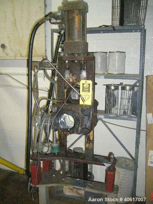 Used Gloucester 3.5" Hydraulic Screen Changer. Includes a stand, requires a hydraulic pump.