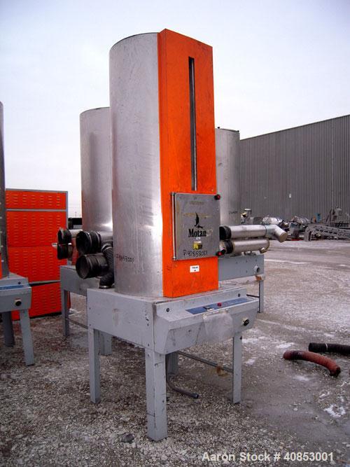 Used Motan Drying System consisting of: (1) Motan central system dehumidifying dryer, model MXS1200, approximately 1200 cfm, 3/60/480 volt. (4) Motan model DE1600ETA Process Insulated LuxorBins, alum...