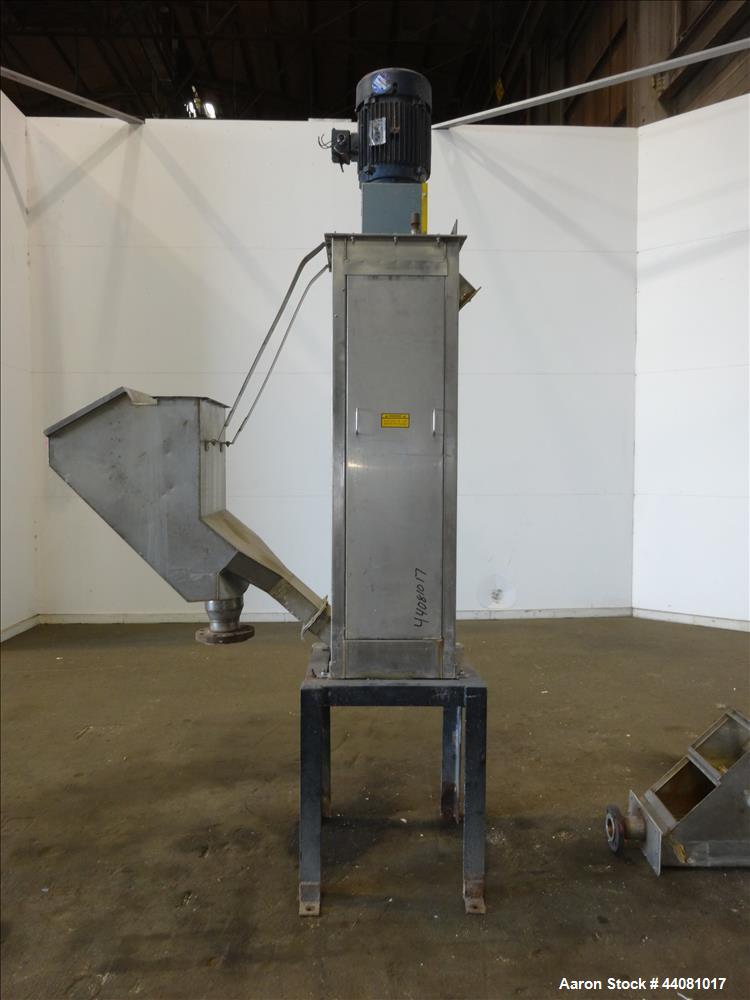 Used Carter Day Spin-Away Spin Dryer, Model D312, 304 Stainless Steel. Unit consists of 3 decks of 12" diameter main screens. Driven by a 5 HP, 3/60/230/460 Volt, 1150 RPM motor. Includes an Agglomer...