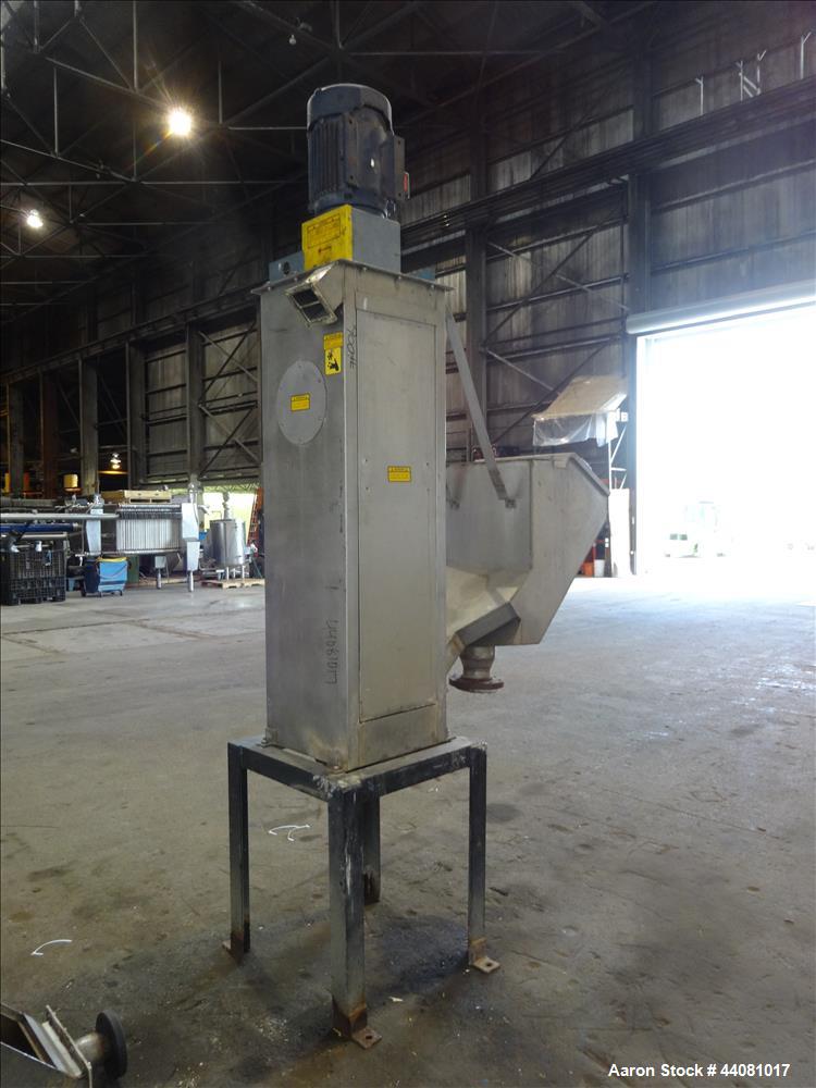 Used Carter Day Spin-Away Spin Dryer, Model D312, 304 Stainless Steel. Unit consists of 3 decks of 12" diameter main screens. Driven by a 5 HP, 3/60/230/460 Volt, 1150 RPM motor. Includes an Agglomer...
