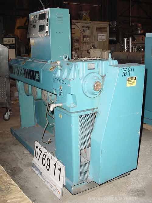 Used Akron 2-1/2" Single Screw Extruder, Model PAK2500. 24:1 L/D ratio. Electrically heated, air cooled barrel, water cooled feed throat (no hopper). Driven by a 40 hp DC motor thru a Koellmann gearb...