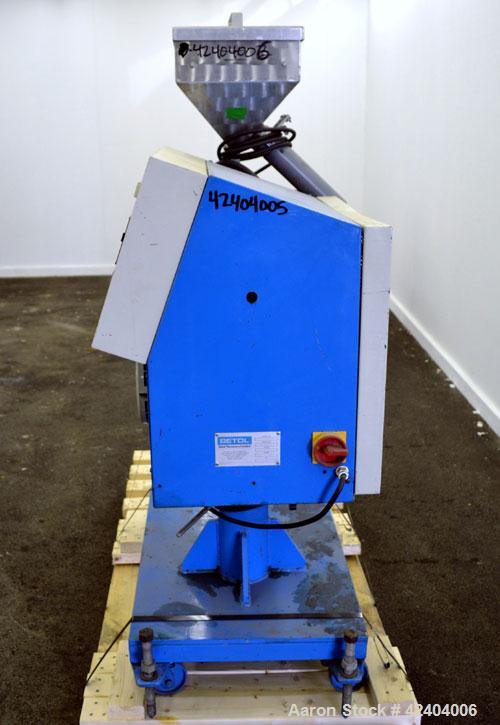 Used Betol Machinery 25mm (0.98’’) Single Screw Co-Extruder, Model 2520J, Serial# A5335. Approximate 24 to 1 L/D ratio. Electrically heated, air cooled 3 zone non-vented barrel, approximate 40" cente...