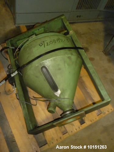 Used 4.50" Brampton 30/1 L/D Extruder. Has 38" center line height. Driven by a 250 hp DC motor with Reliance SCR control. No temperature control panel included. Has Reliance DC motor control, 460 vol...