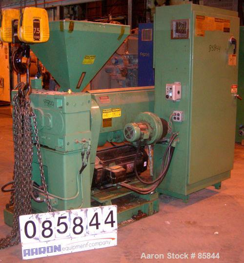 USED: Cincinnati Milicron 2.5" single screw extruder, model Apex, approx 26:1 L/D ratio. Electrically heated, air cooled 4 zone non-vented barrel. Water cooled feed throat with hopper. Approx 41-1/2"...
