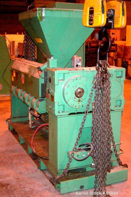 USED: Cincinnati Milicron 2.5" single screw extruder, model Apex, approx 26:1 L/D ratio. Electrically heated, air cooled 4 zone non-vented barrel. Water cooled feed throat with hopper. Approx 41-1/2"...