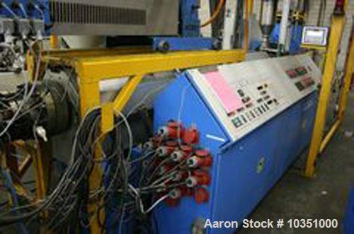 Used Cincinnati Milacron CMS 120-28 GR Single Screw Extruder. Screw diameter 4.7" (120 mm), 28 L/D, 661 lbs/hour (300 kg/h) throughput, 347 hp/260 kW motor, 18 regulators, S400 s G Cimi coated screw,...