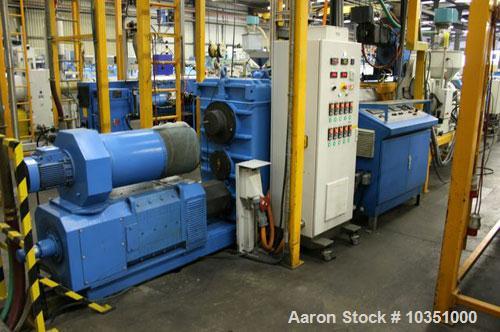 Used Cincinnati Milacron CMS 120-28 GR Single Screw Extruder. Screw diameter 4.7" (120 mm), 28 L/D, 661 lbs/hour (300 kg/h) throughput, 347 hp/260 kW motor, 18 regulators, S400 s G Cimi coated screw,...