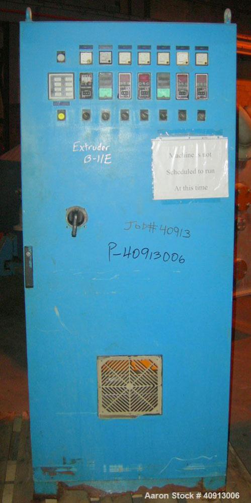 Used Cosmo 2 1/4" Single Screw Extruder. Approximate 26:1 L/D ratio. Electrically heated, air cooled 4 zone non-vented barrel. Water cooled feed throat, no hopper. Driven by a 20 hp, 440 volt, 2810 r...
