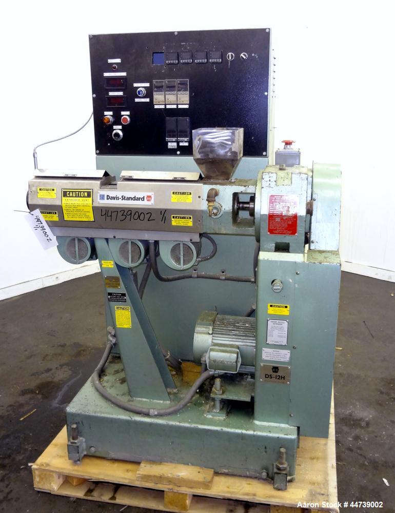 Used Davis Standard 1-1/4" Single Screw Extruder, Model DS-12-HM. Approximate 24 to 1 L/D Ratio. Electrically heated, air cooled 3 zone top vented barrel (plugged). Water cooled feed throat with hopp...