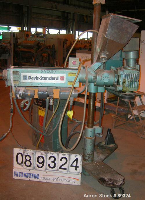 USED: Davis Standard 1.25" pedestal mounted single screw extruder, model DS1.25, approximate 24:1 L/D ratio. Electrically heated, air cooled 3 zone non-vented barrel. Water cooled feed throat with ho...