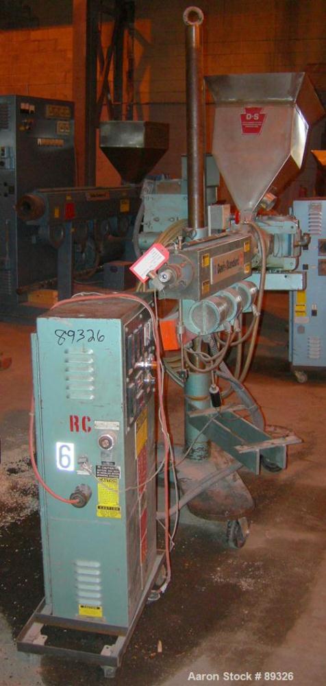 USED: Davis Standard 1.25" pedestal mounted single screw extruder, model DS1.25, approximate 24:1 L/D ratio. Electrically heated, air cooled 3 zone non-vented barrel. Water cooled feed throat with ho...
