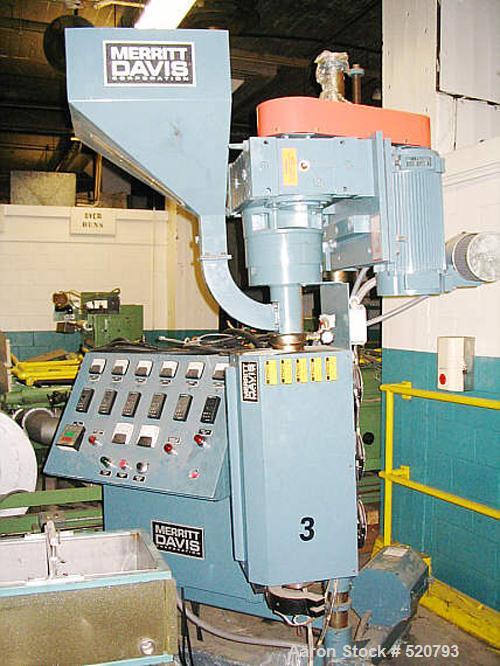 USED: Merrit Davis 1.5" diameter pedestal extruder, 24:1 L/D ratio,air cooled, 17.1 gearboxes, 10 hp AC drive variable speed motors.Unit is equipped with a control. Low hours machine built in 1995.
