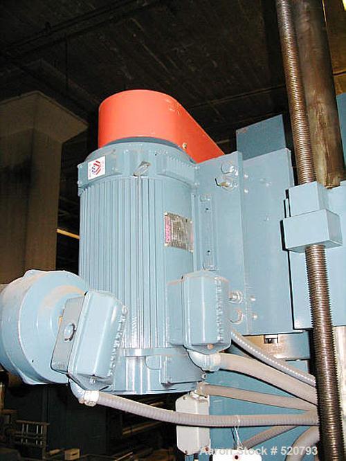USED: Merrit Davis 1.5" diameter pedestal extruder, 24:1 L/D ratio,air cooled, 17.1 gearboxes, 10 hp AC drive variable speed motors.Unit is equipped with a control. Low hours machine built in 1995.