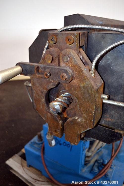 Used Merritt Davis 1-1/2” Single Screw, Model A/C MX. Approximate 24 to 1 L/D ratio. Electrically heated, air cooled 4 zone non-vented barrel, approximate 42" centerline height. Water cooled feed thr...