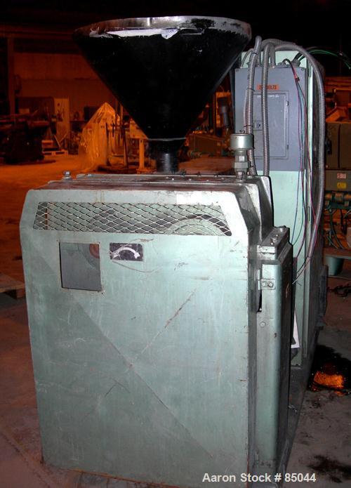 USED: NRM Pacemaker III 2.5" single screw extruder, model PMIII. Approx 24:1 L/D ratio. Electrically heated, air cooled 4 zone non-vented barrel, water cooled feed throat with hopper. Driven by a 40 ...