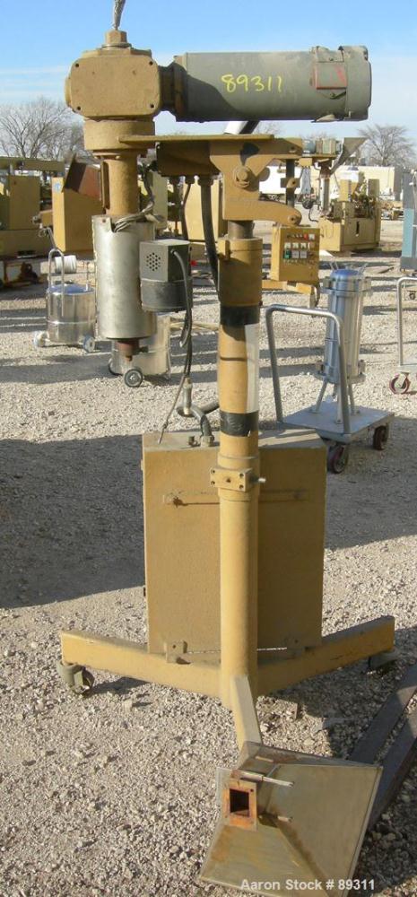 Used Royal Machine 1.25" Pedestal Mounted Single Screw Extruder, Model 252.25. Approximate 12:1 L/D ratio, electrically heated, air cooled single zone non-vented barrel. Water cooled feed throat with...