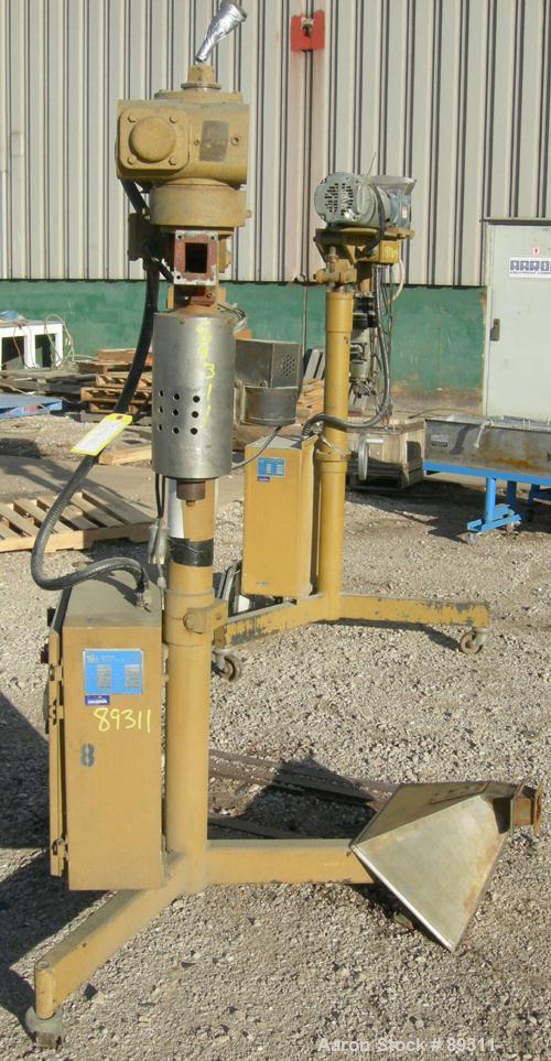 Used Royal Machine 1.25" Pedestal Mounted Single Screw Extruder, Model 252.25. Approximate 12:1 L/D ratio, electrically heated, air cooled single zone non-vented barrel. Water cooled feed throat with...