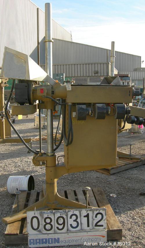 Used Royal Machine 1.25" Parts Machine Pedestal Mounted Single Screw Extruder, Model 253. Approximate 24:1 L/D ratio, electrically heated, air cooled 3 zone non-vented barrel. Water cooled feed throa...
