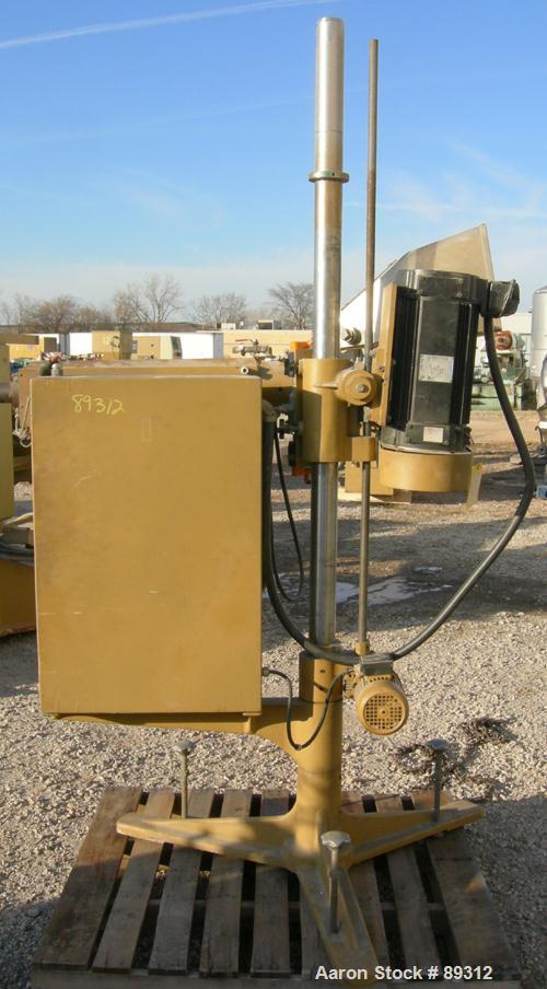 Used Royal Machine 1.25" Parts Machine Pedestal Mounted Single Screw Extruder, Model 253. Approximate 24:1 L/D ratio, electrically heated, air cooled 3 zone non-vented barrel. Water cooled feed throa...