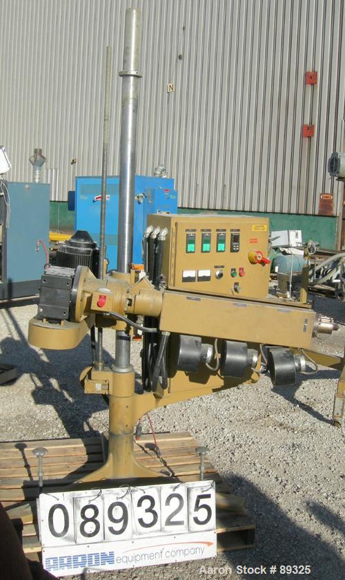 USED: Royal Machine 1.25" pedestal mounted single screw extruder, model 253. Approximate 24:1 L/D ratio, electrically heated, air cooled 3 zone non-vented barrel. Water cooled feed throat with hopper...