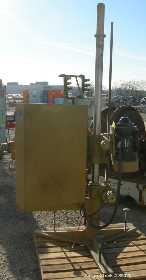 USED: Royal Machine 1.25" pedestal mounted single screw extruder, model 253. Approximate 24:1 L/D ratio, electrically heated, air cooled 3 zone non-vented barrel. Water cooled feed throat with hopper...