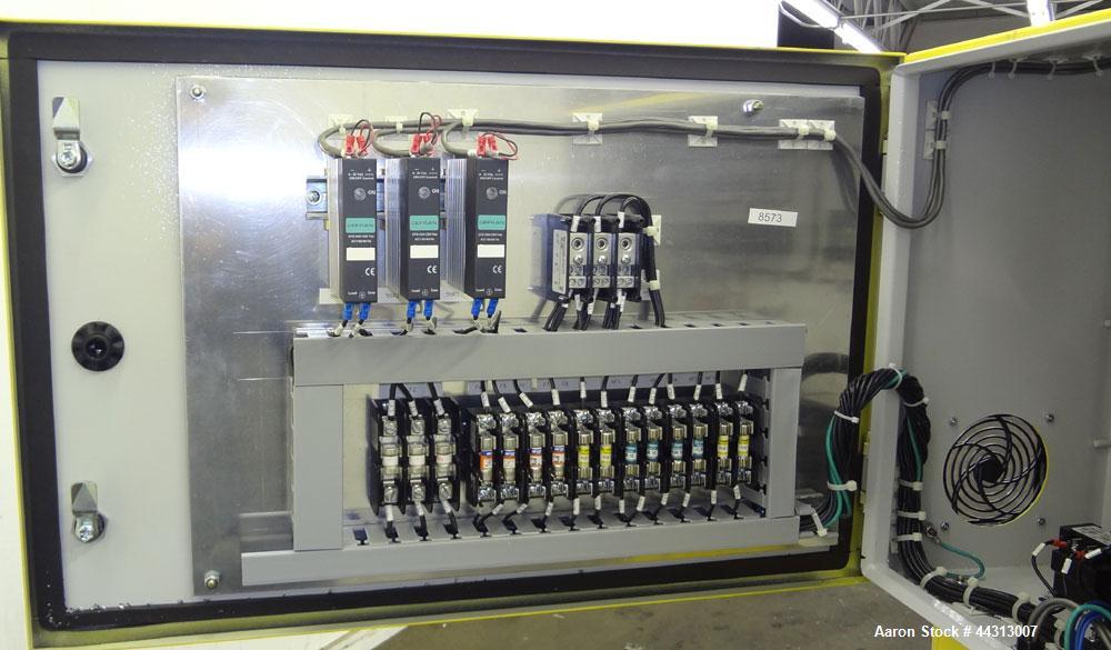 Used Wayne Machine & Die 1” Single Screw Extruder, Model Table Top. Approximately 20 to 1 L/D ratio. Electrically heated, air cooled 2 zone non-vented barrel. Water cooled feed throat, no hopper. Dri...