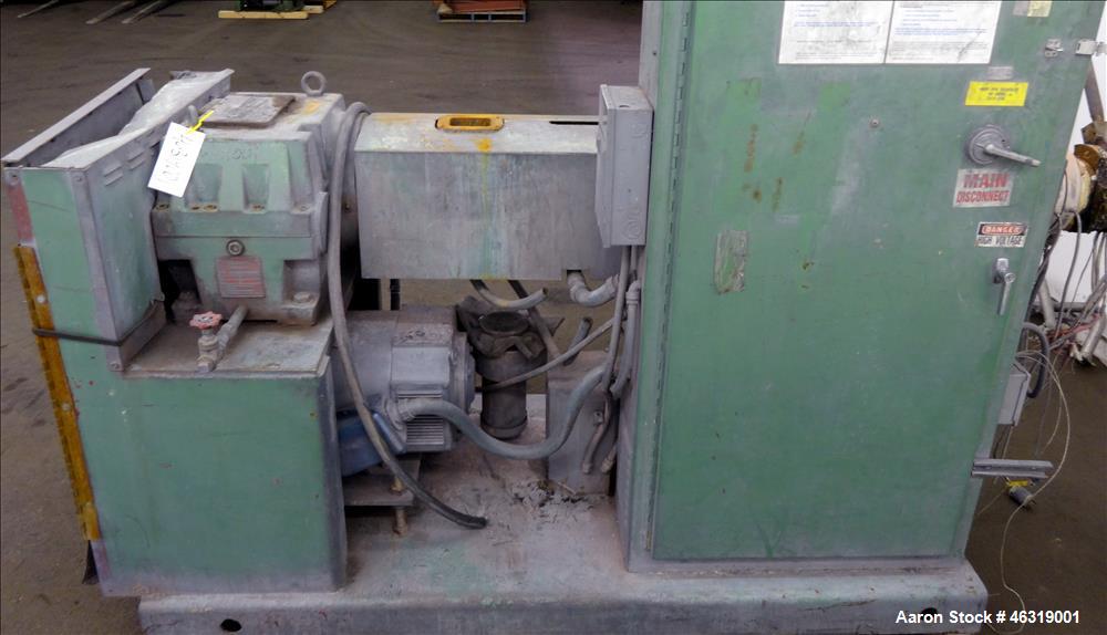 Used Welex 2-1/2" Single Screw Extruder, Model 2.5A.C. Approximately 24 to 1 L/D ratio. Electrically heated, air cooled 3 zone non-vented barrel. Water cooled feed throat, no hopper. Approximately 41...