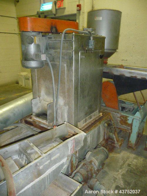 Used Welex 3-1/2" Single Screw Extruder. 30 to 1 L/D ratio. Electrically heated, water cooled non-vented barrel. Driven by an approximately 150 hp DC motor with SCR control. Lufkin change gear reduce...