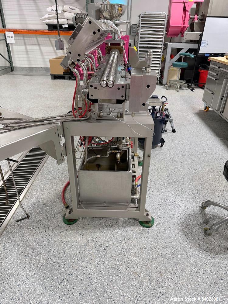 Used Xinda PSHJ-35 Twin Screw Extruder – 35.6mm, 42:1 L/D, 600 RPM, Clam Shell Barrel, 15kW, With Conveyor & Cutter – 2021