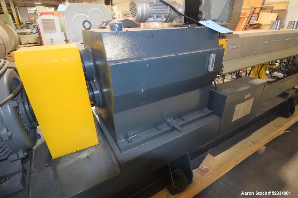 Used Yong Teng 72.5mm Co-Rotating Blocking Parallel Twin Screw Extruder